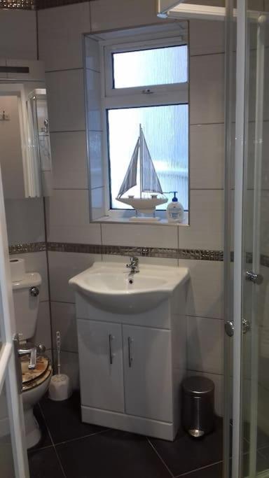 Between Piers, The Stylish Studio Flat In Cannon Place Hove Esterno foto